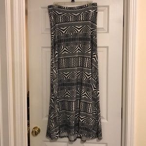 Black and white LuLaRoe maxi skirt. Size Small